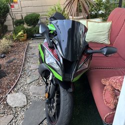2014 Kawasaki Zx 10 Clean Title 8000 and best offer