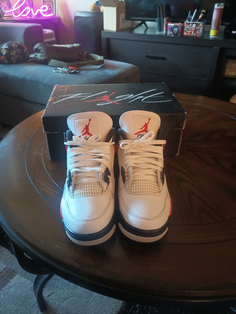 AIR JORDAN RETRO 4 FIRE RED MENS SIZE "9" USED IN EXCELLENT CONDITION $250 O.B.O. MUST PICKUP
