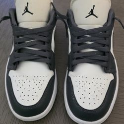 Women's Jordan 1 Low Size 9