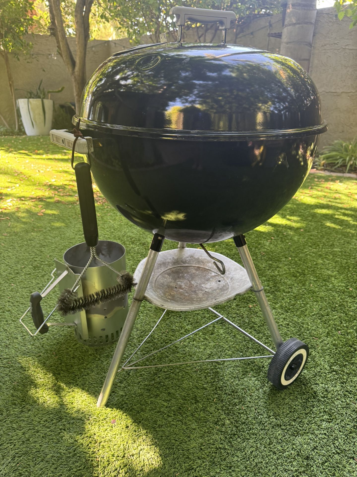 Weber Original Kettle Charcoal Grill 22"