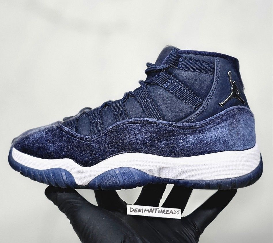 Nike Air Jordan 11 Retro Midnight Navy Velvet RARE Womens Size