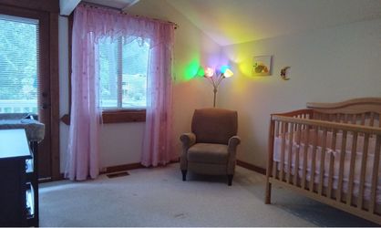 Delta Children crib + Mattress + New Sheets