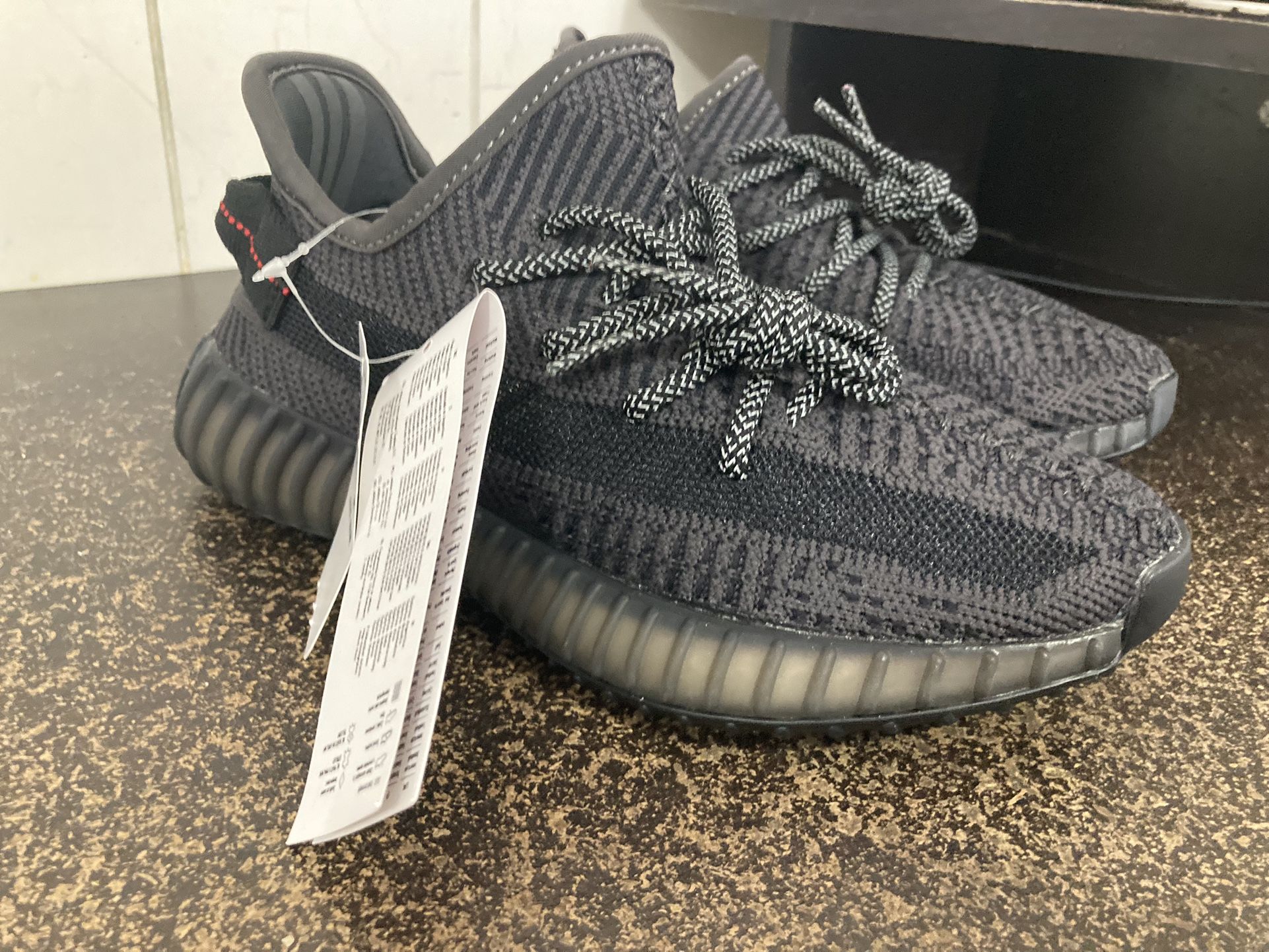 New Yeezy Boost 350- 4Y Women’s 5.5-6