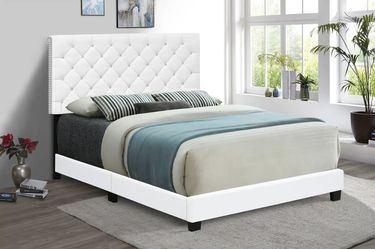 White QUEEN BED FRAME/ Cama Queen Blanca 🔥🔥 NEW IN BOX!!!