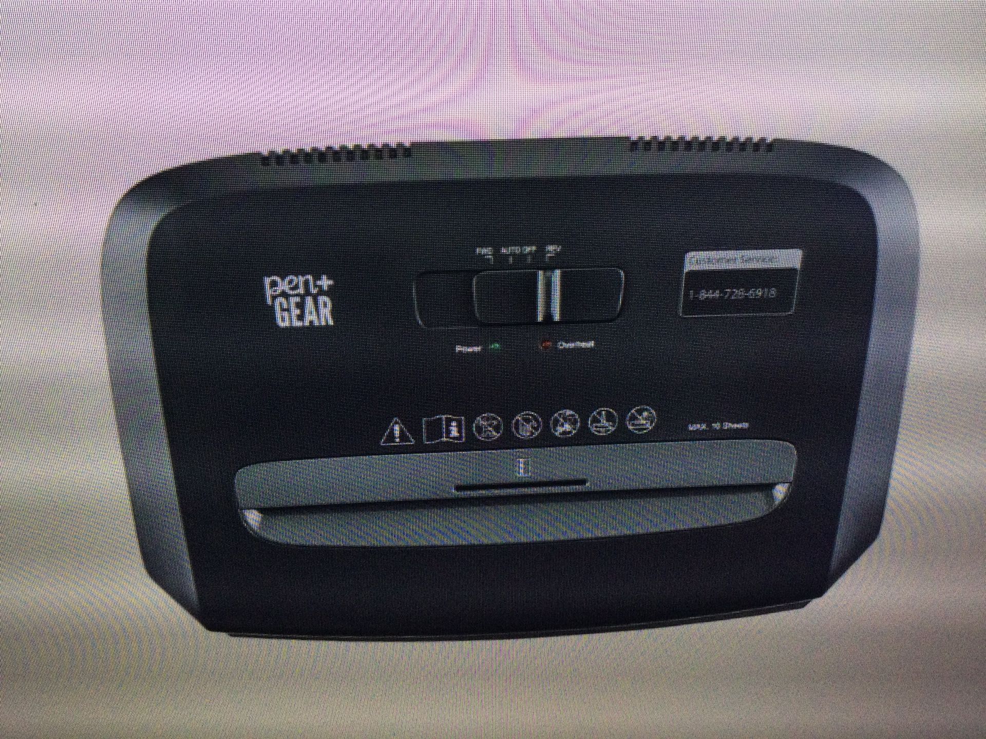 PEN+GEAR 10 SHEET CROSS - CUT PAPER/CREDIT CARD SHREDDER WITH 4 GALLON BIN. LIGHTLY USED