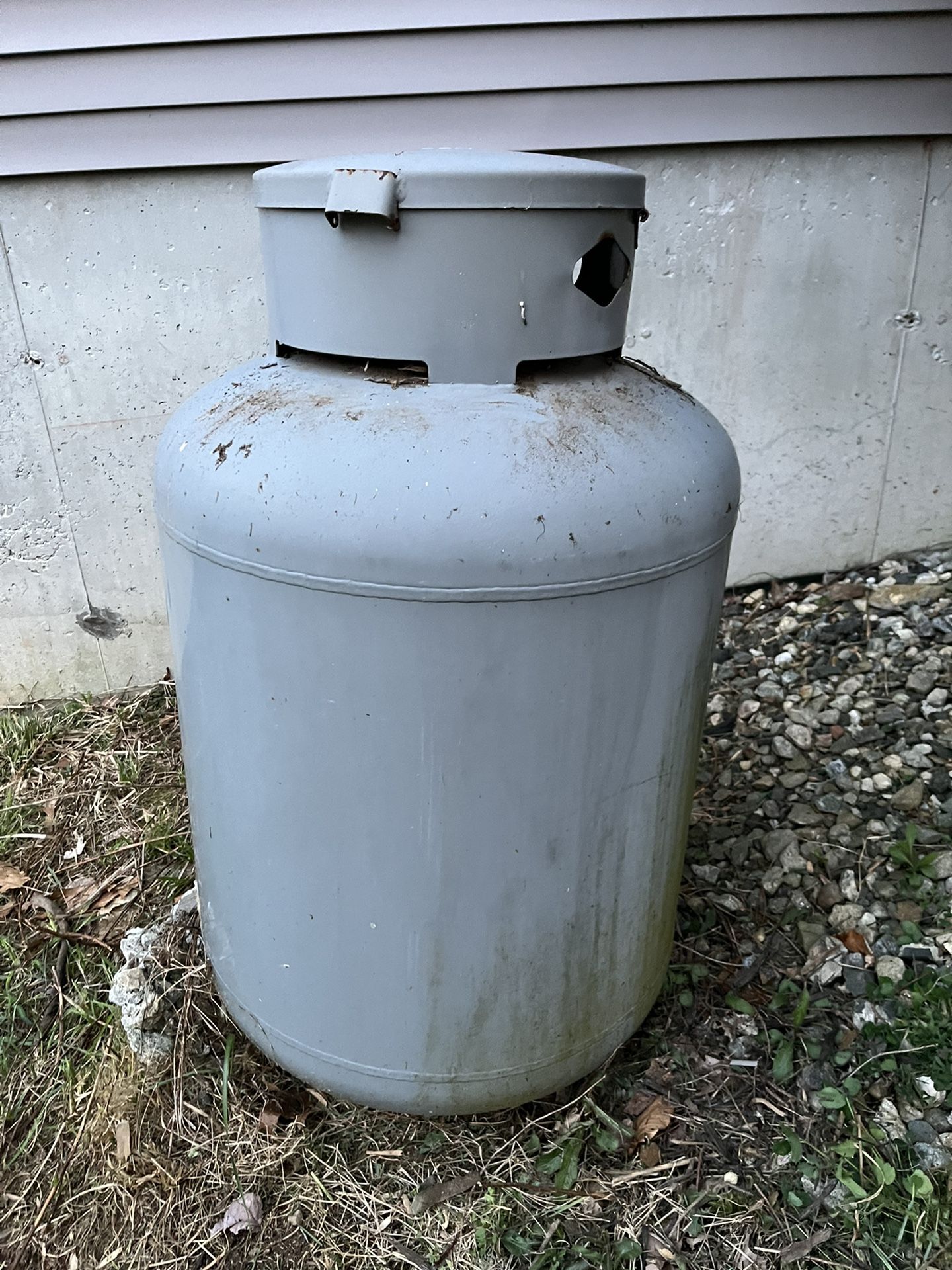 200lb 60 Gallon Propane Tank