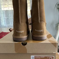 Kookaburra By Uggs Size 2 (Brand New Have Not Been Used)