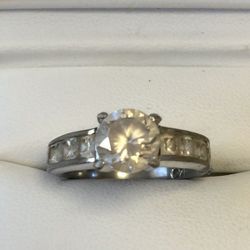 Ring 💍 With Crystals 💎 Size 7️⃣