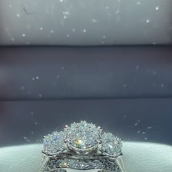 Beautiful 14K White Gold Diamond Wedding Ring