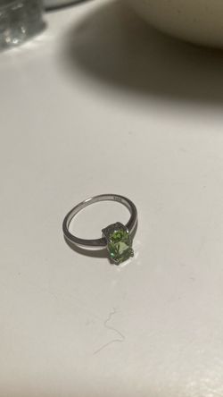Peridot ring 6-6.5