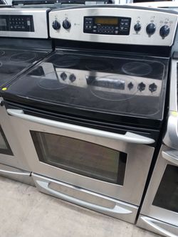 GE Profile stainless steel glass-top stove - Free delivery
