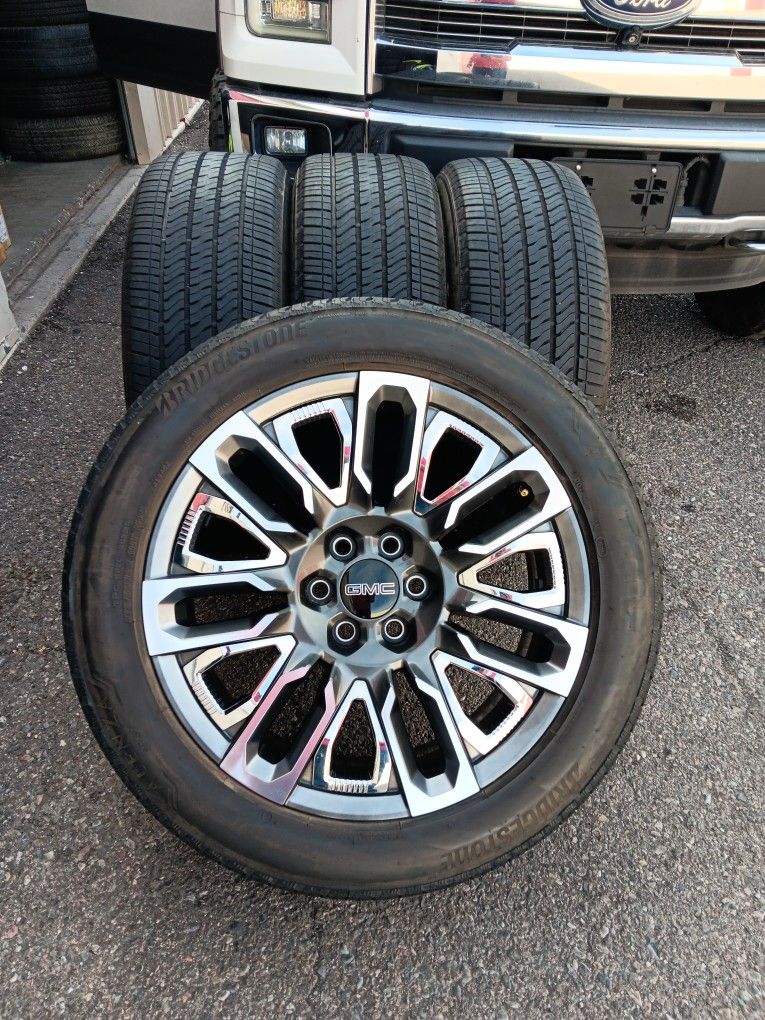 2024 OEM ORIGINAL TAKEOFFS GMC YUKON DENALI ULTIMATE 22 INCH TIRES BRIDGESTONE 95 % $ 2100
