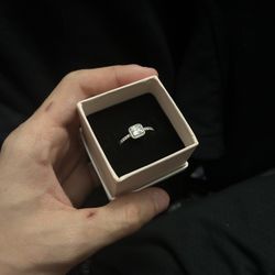 Pandora ring barely used size 5-6 i believe but can’t remember. 