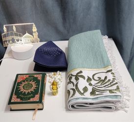 Brand new islamic gift set. (MUST SELL TODAY)