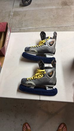 CCM Vector Hockey Skates