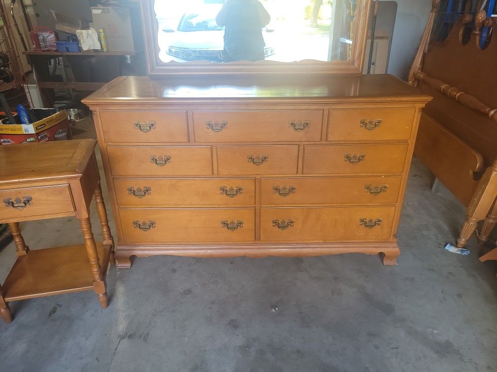 Vintage Bed Set With Dresser And Small Nightstand