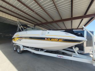 2002 Chaparral Sunesta 24’