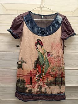 Casual Dress Embroidered With Painted Asian Lady Design 
