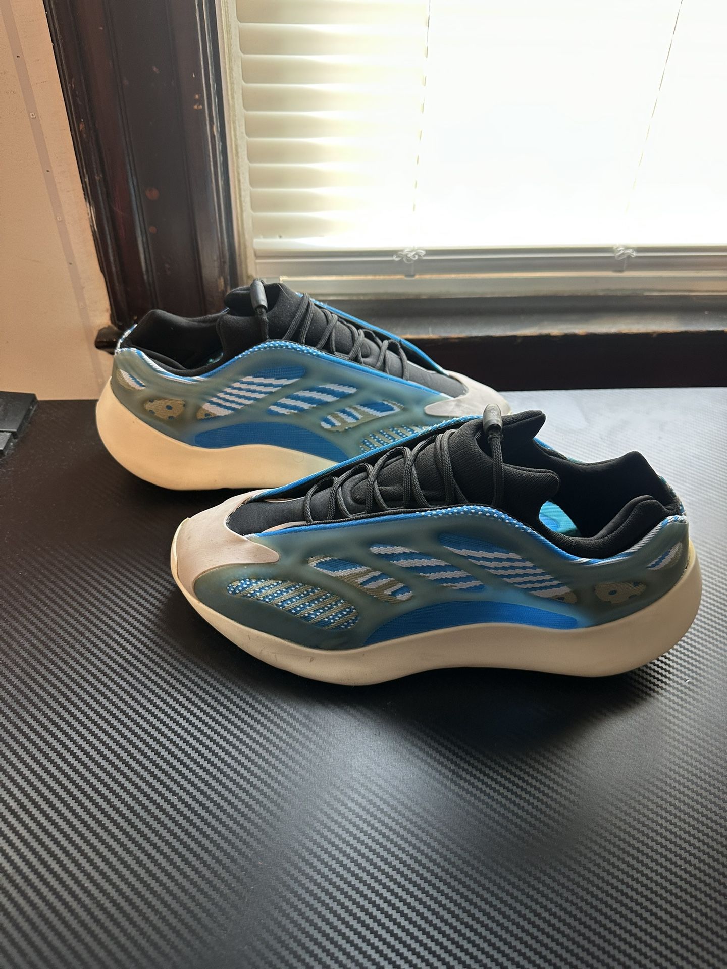 Yeezy 700 v3 Azareth Blue Size 11.5 Clean