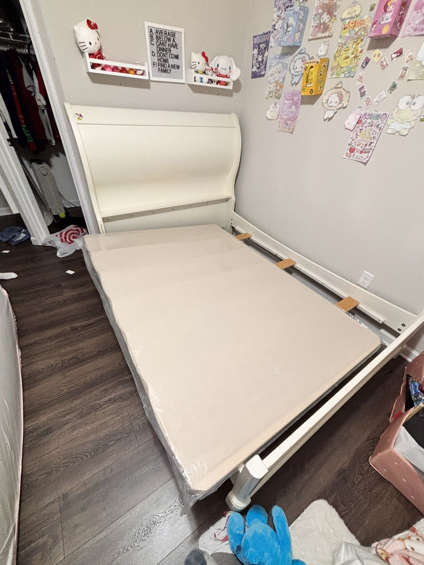 Full Size White Bed Frane