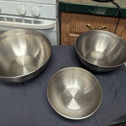 Figmint three-piece stainless steel mixing bowls
