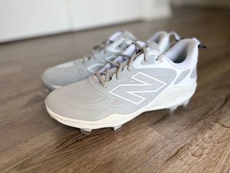 New Balance Velo4 Baseball Cleats (molded)