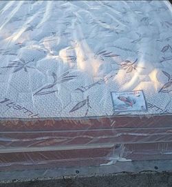Brand New King Size Pilllowtop Mattress and box Spring free delivery