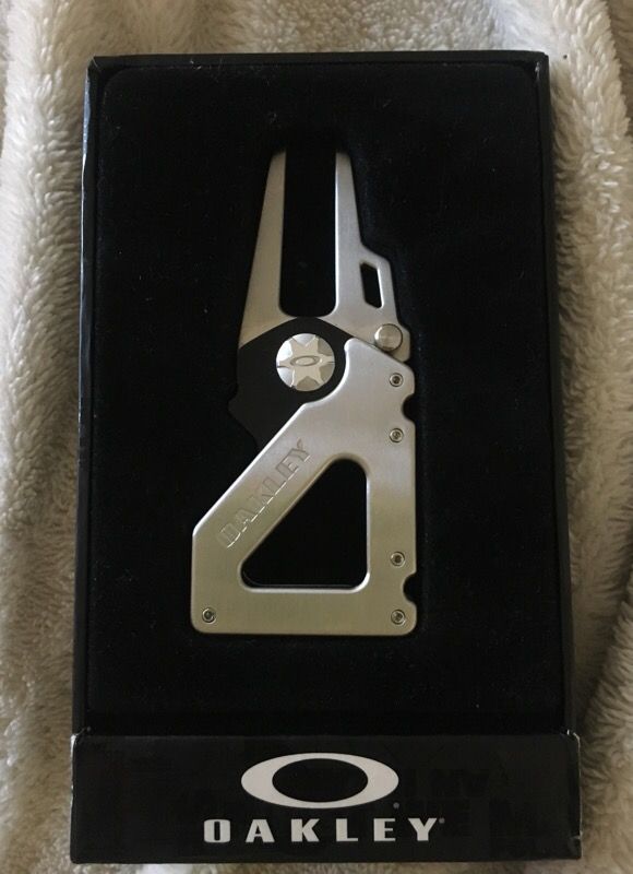 Oakley Switch Blade Golf Divot Tool