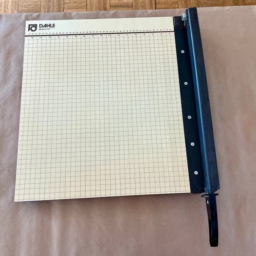 DALHLE Vintage Paper Cutter Self-Sharpening Model #118, 18 Inches