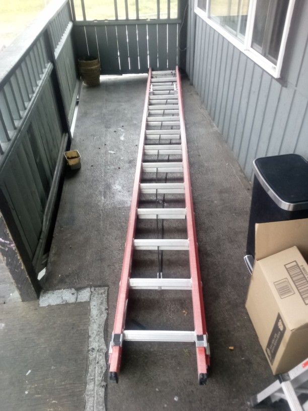 Werner Ladders - 28 Foot Fiberglass Insulated Extension Ladder .