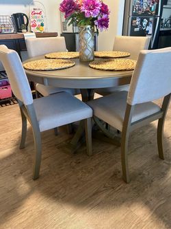 🍽️ DINING ROOM TABLE & 4 CHAIRS — $375