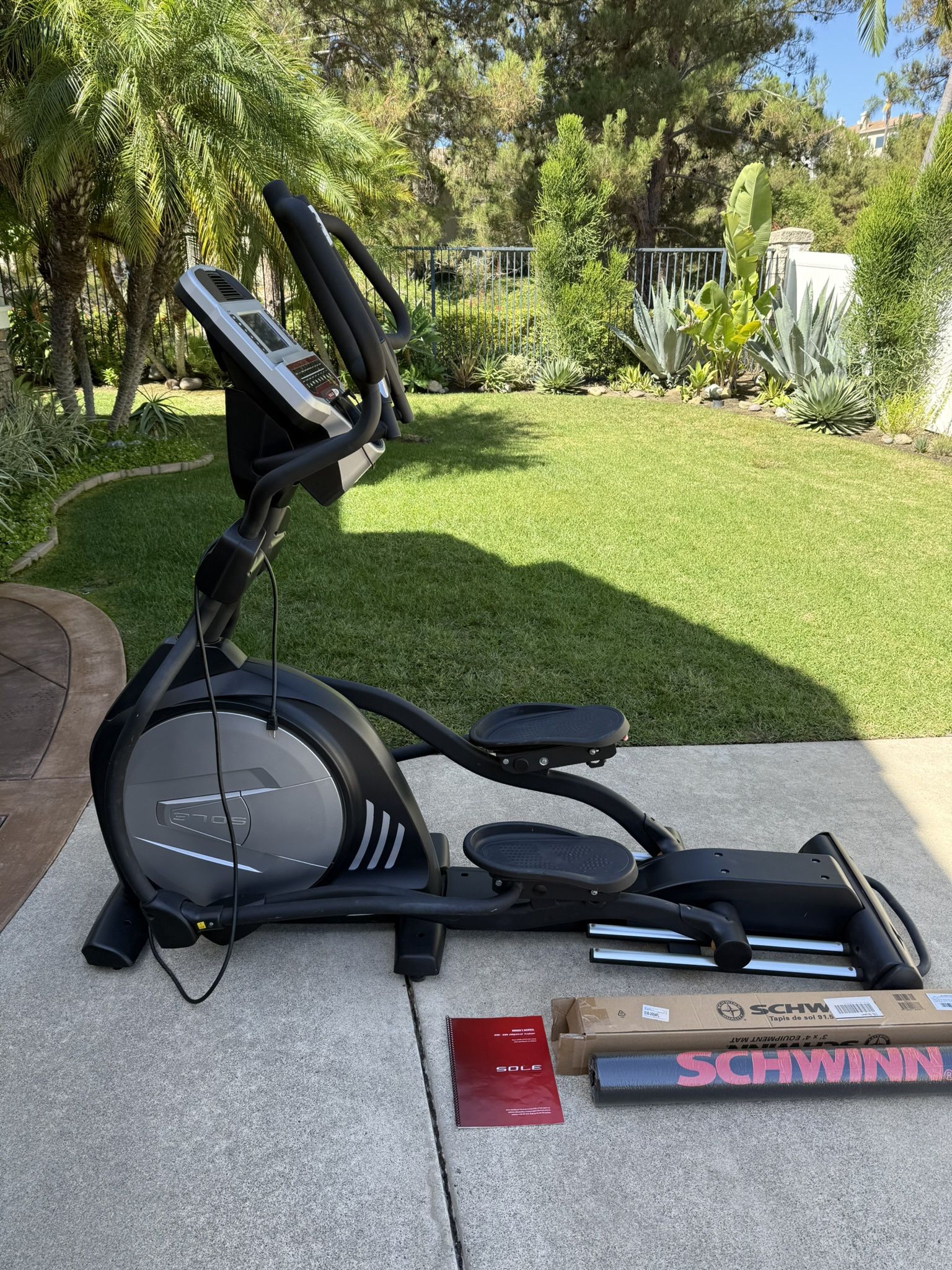 Elliptical Trainer - Sole E35