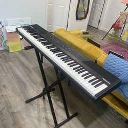 Alesis Recital keyboard with stand