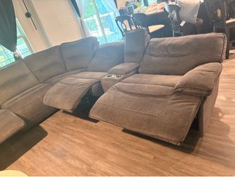 Havertys Reynolds Sectional Couch
