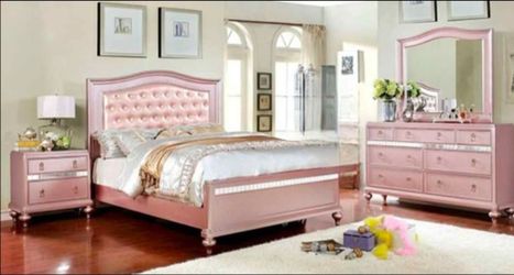 Brand New! 6pc Full/ Queen size Set😍
Take it home with $49down
Hablamos Español Y Financiamos 🙋