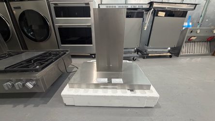 🔥 LUXURY MIELE RANGE HOOD SALE 🔥  Upgrade your kitchen with this premium 30” Miele PUR 88 W Stainless Steel Wall-Mounted Ventilation Hood — designed