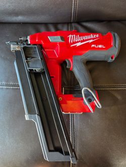 Milwaukee M18 FUEL 21 Degree Framing Nailer (Tool-Only)