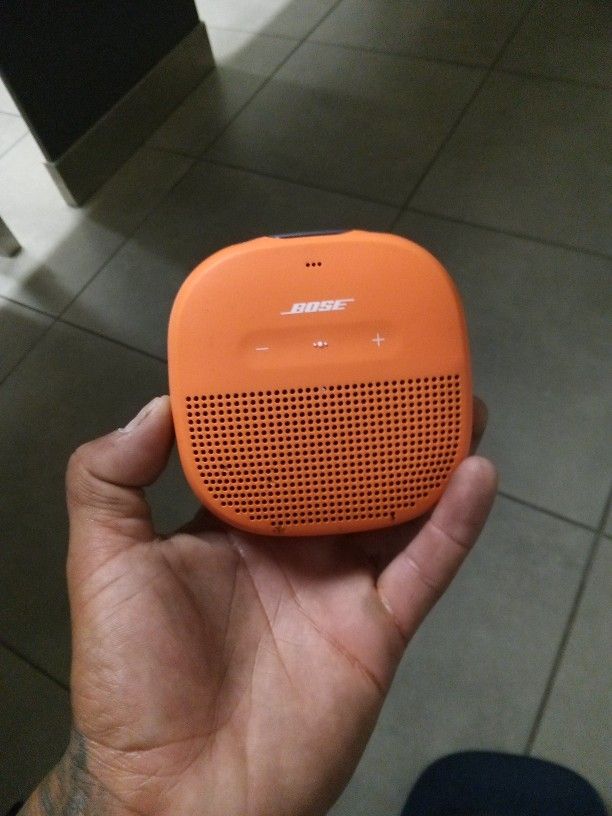 Bose Micro Mini Soundlink Like New 