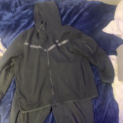 NIKE TECH FLEECE BLACK  AND PANTS 