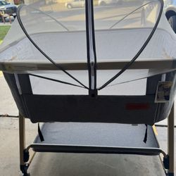 Bassinet Like New !!! Barley Used It !!