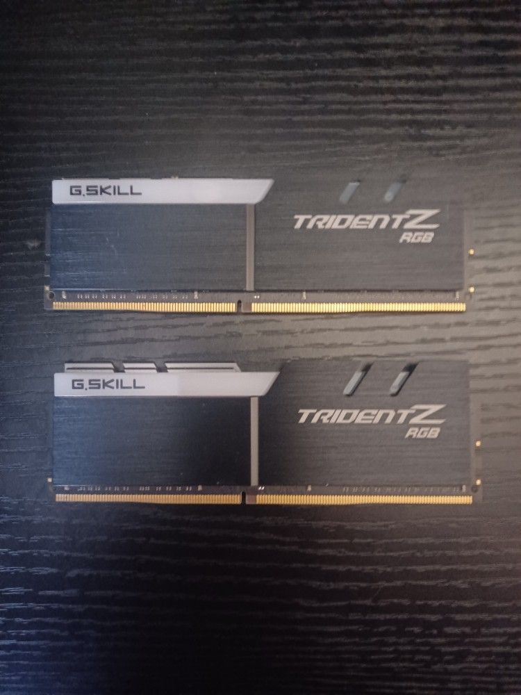 G.SKILL Trident Z RGB Series XMP DDR4 32GB 2x16GB PC4-25600 CL16 3200 MT/s PC RAM