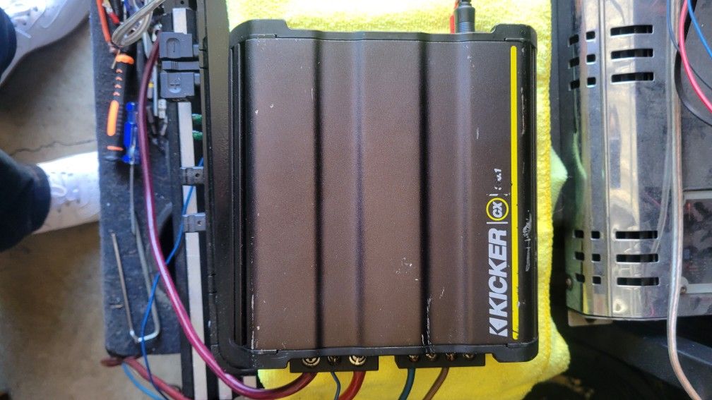Kicker Amp Small 600watts 300 Rms