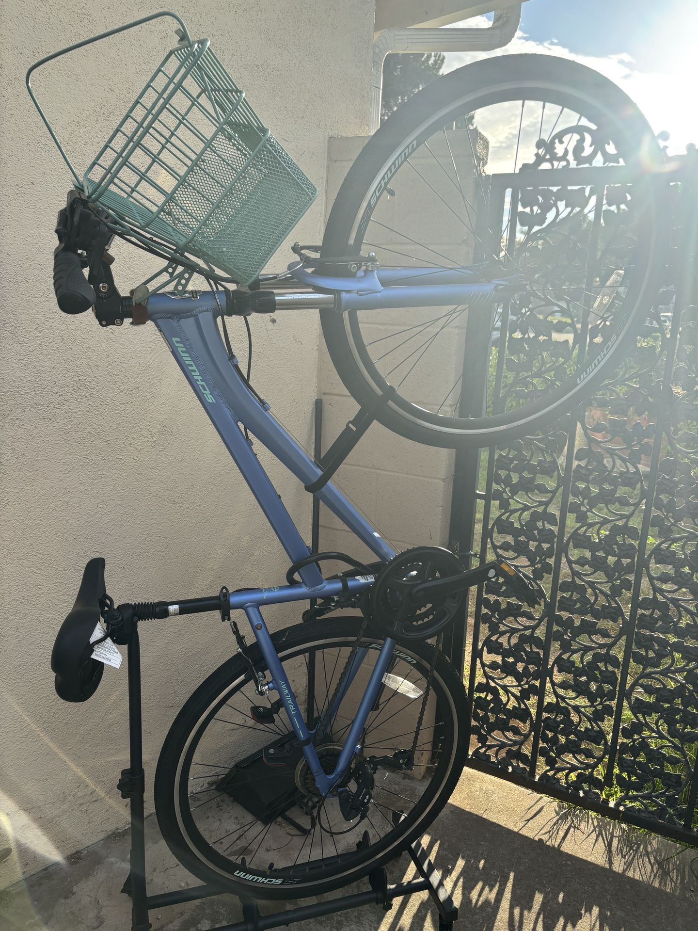 Schwinn women’sTrailway Hybrid bike