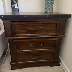 2 Wood Night Stands 