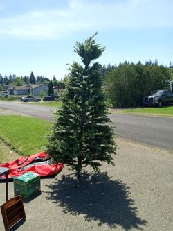 9ft lighted Xmas tree