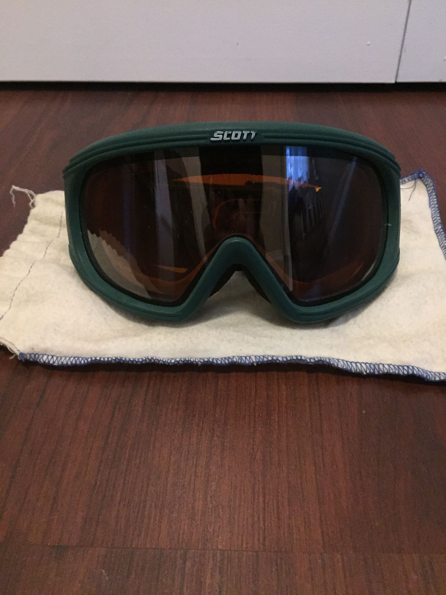 Scott Outdoor Winter Sports Goggles w/ Fabric Pouch