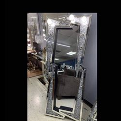 New Mirror Stand 