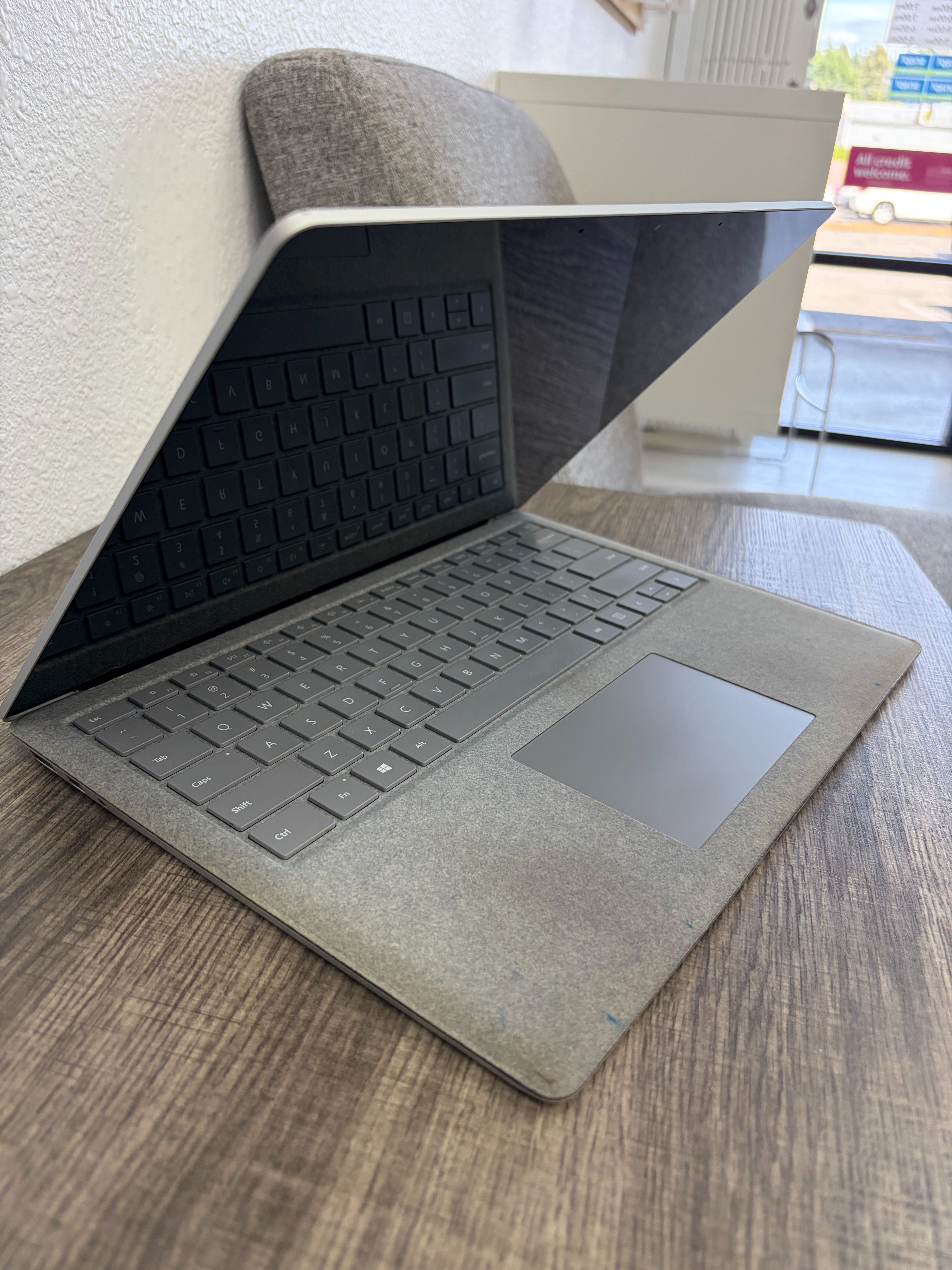 Microsoft - Surface Laptop - 13.5" Touchscreen (1782) Intel Core i5 – 4GB Memory - 128GB SSD Good Platinum