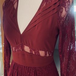 Elegant Burgundy Lace & Chiffon Midi Dress – Size 2