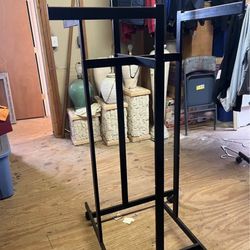 4 Prong Swivel Industrial Rack 
